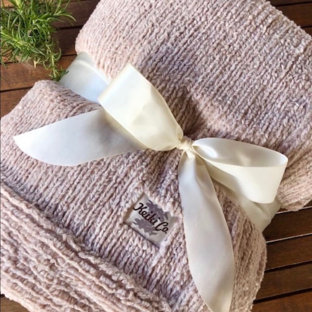 KEIKI CO. Luxury Throw 💖 NWT